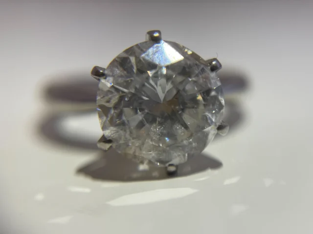プラチナと金の見分け方｜刻印・色・重さでわかる基本